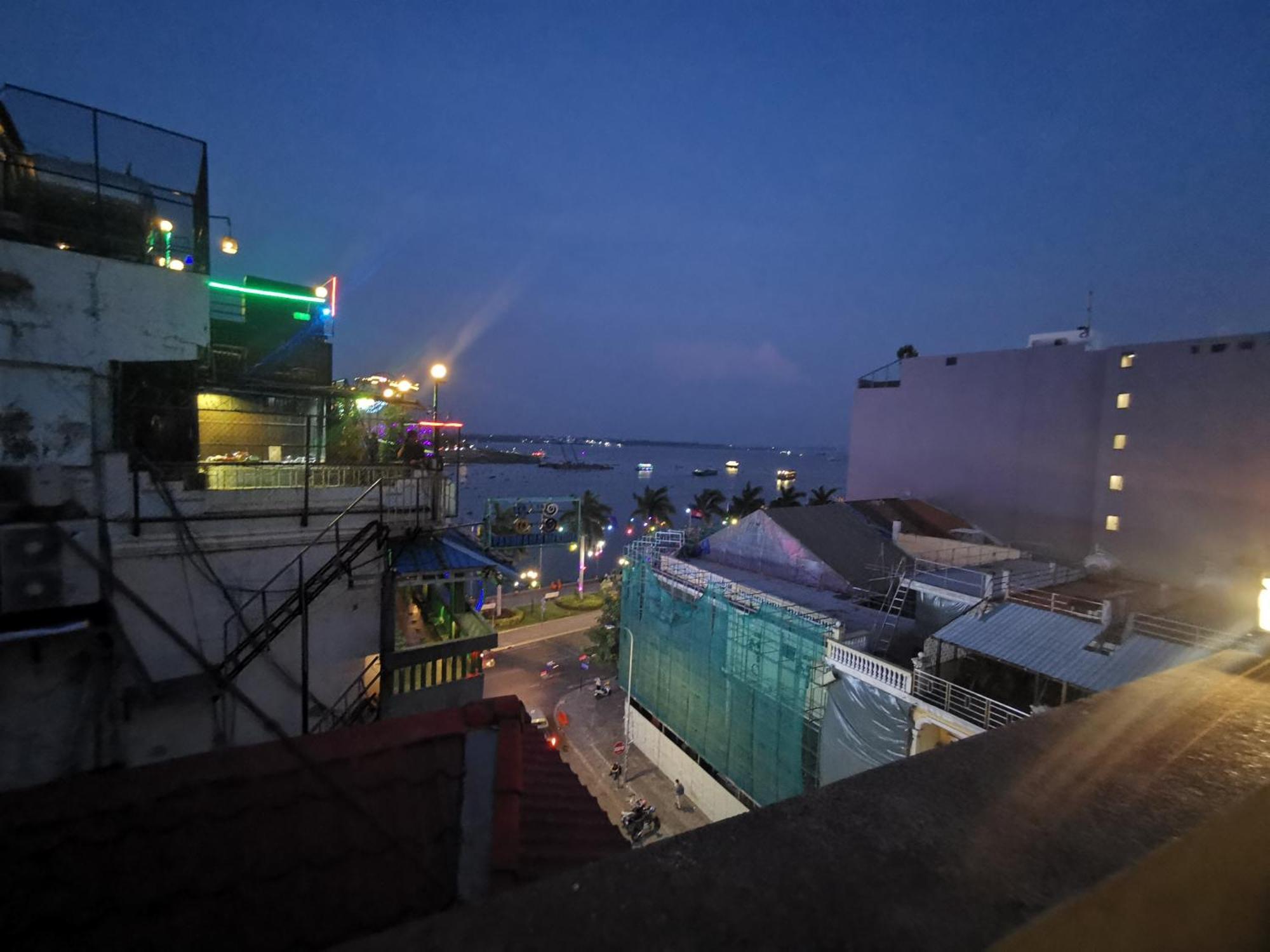Sovanphum Riverside Phnom Penh Rum bild